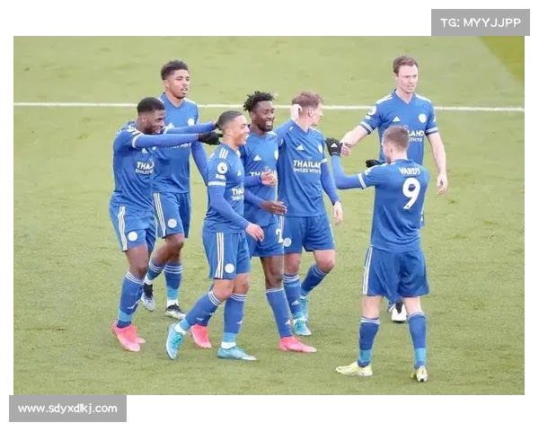 如何通过多角度分析提升球迷对英超与西甲的全面了解