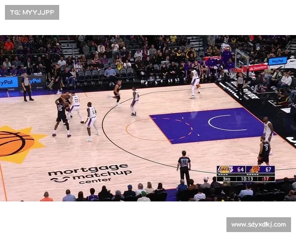 布克的社交活动与公众形象塑造：从篮球场到社交圈的全方位影响力分析